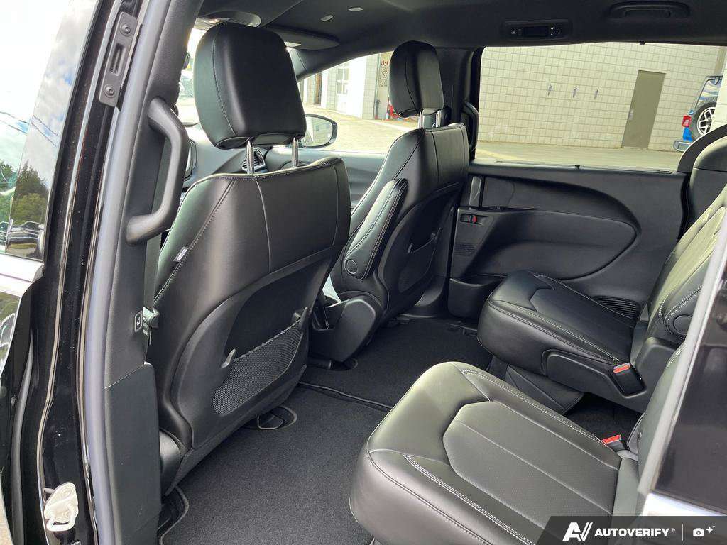 2027 Chrysler Grand Caravan — photo 23 of 25