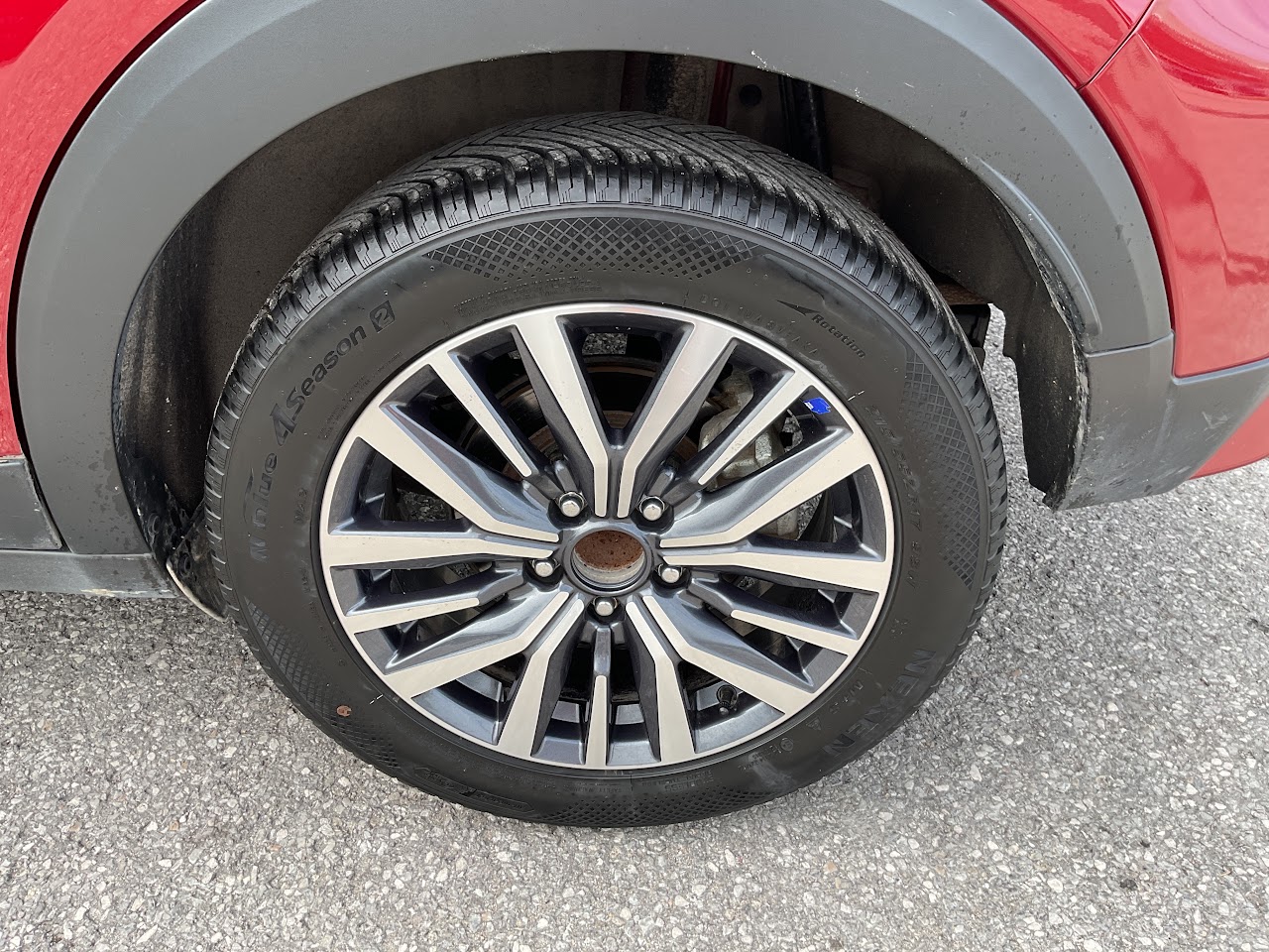 2025 Nissan Kicks Play — photo 11 of 34