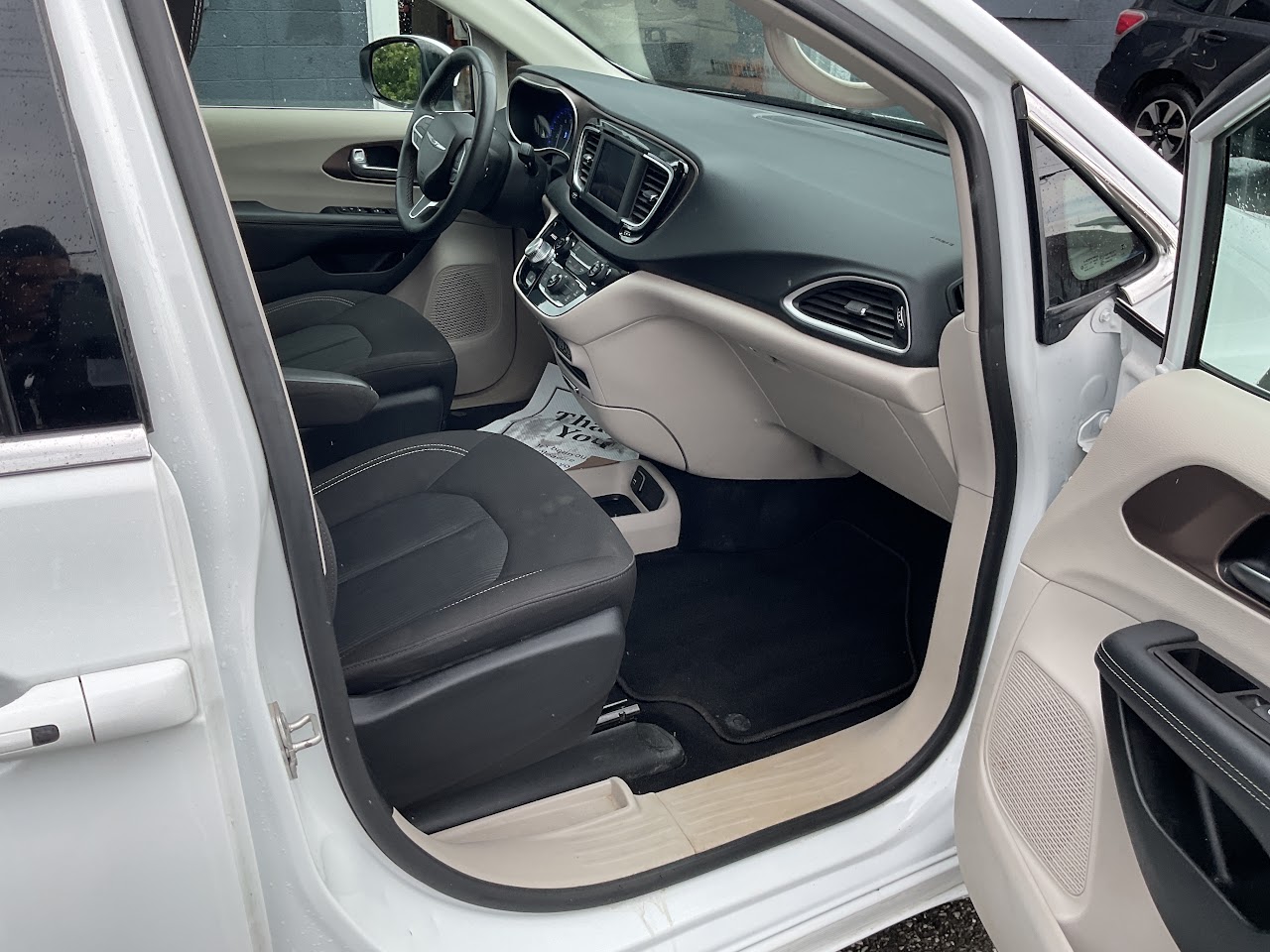 2023 Chrysler Grand Caravan — photo 21 of 34