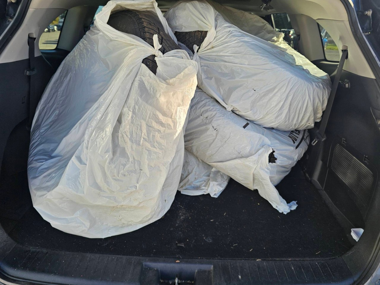 2021 Toyota Highlander — photo 23 of 27