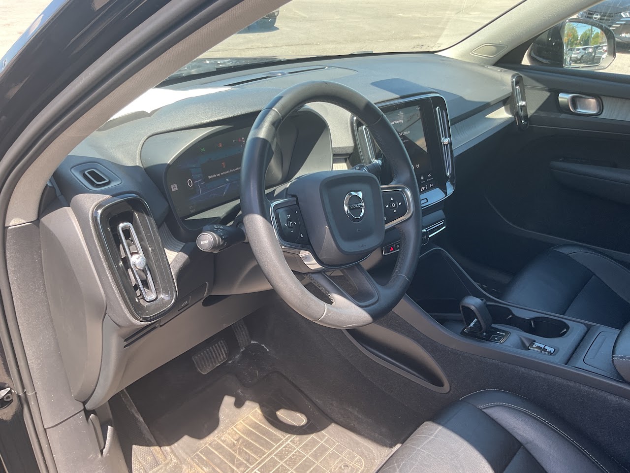 2024 Volvo XC40 — photo 23 of 36