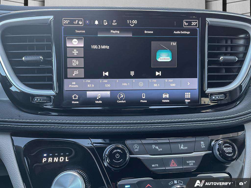 2023 Chrysler Pacifica — photo 19 of 25