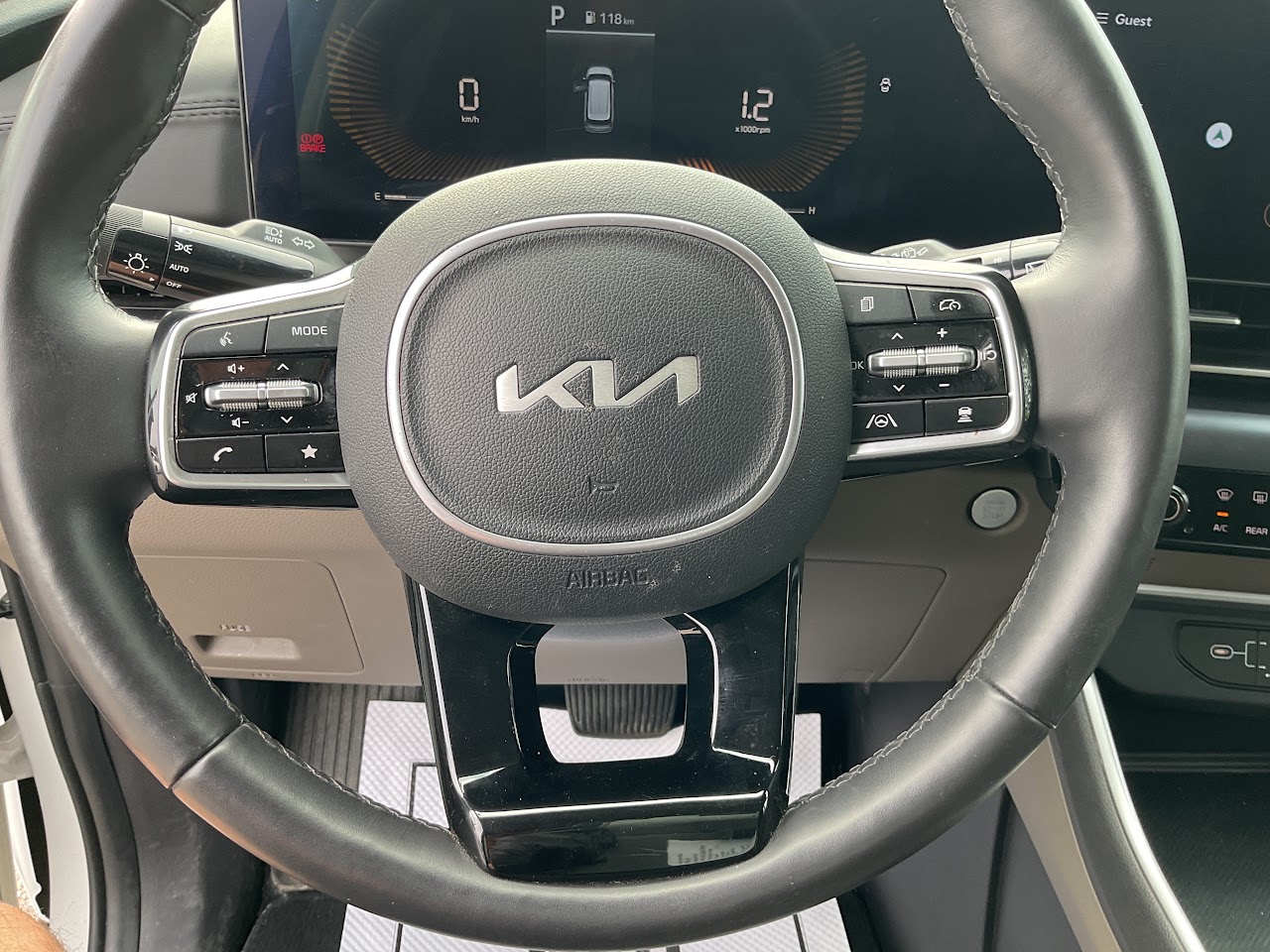 2025 Kia Carnival — photo 26 of 34