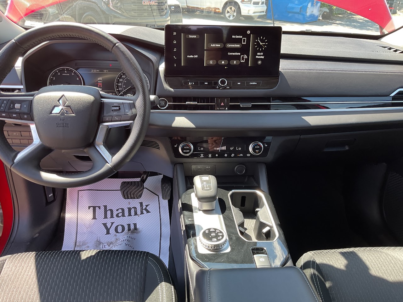 2025 Mitsubishi Outlander — photo 23 of 33