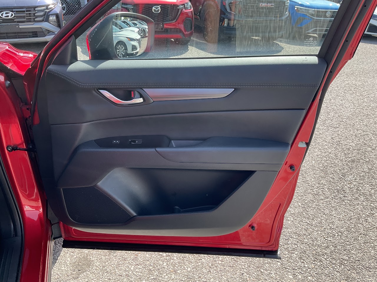 2025 Mazda CX-5 — photo 21 of 34