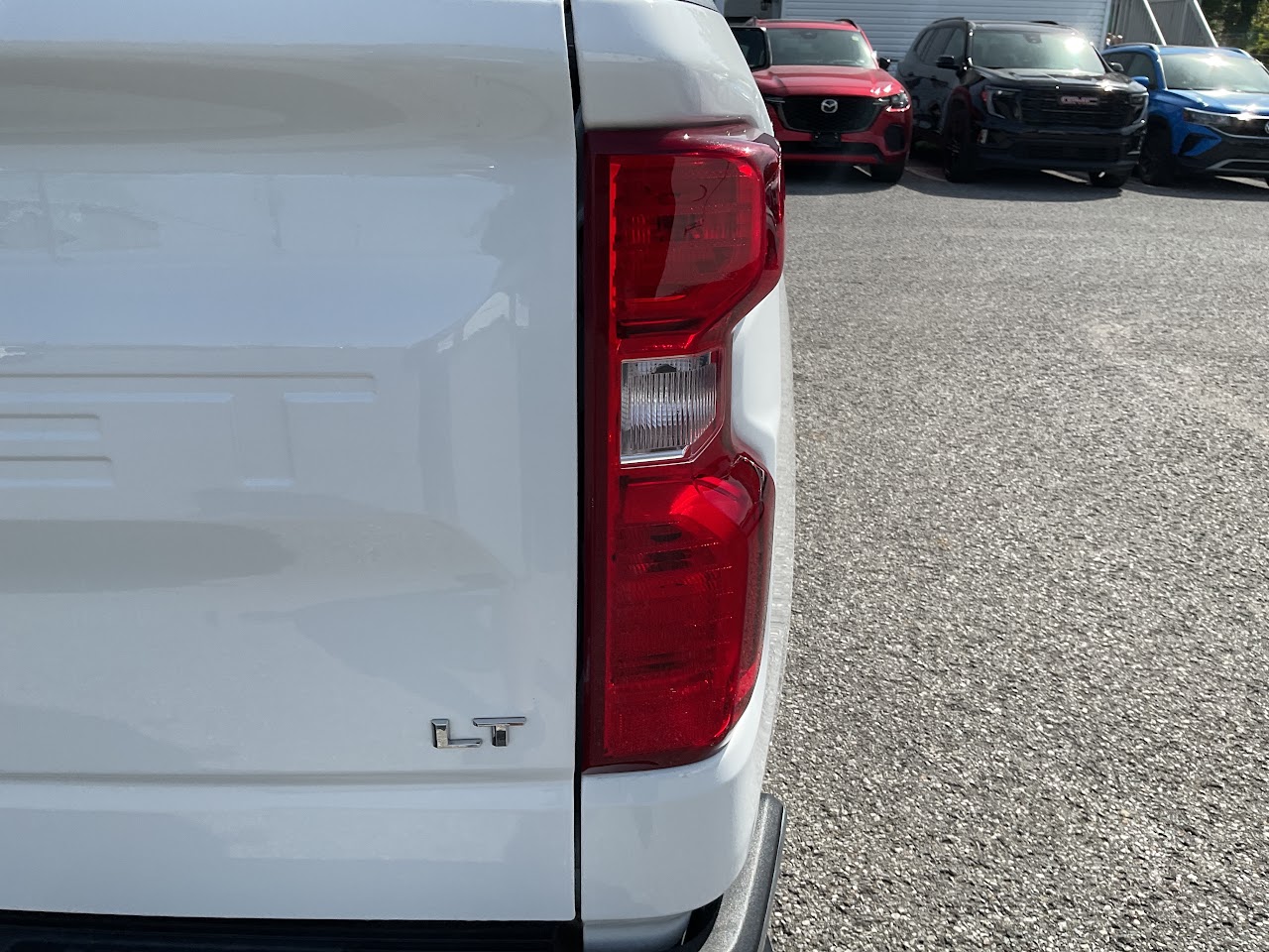 2025 Chevrolet Silverado 1500 — photo 21 of 33