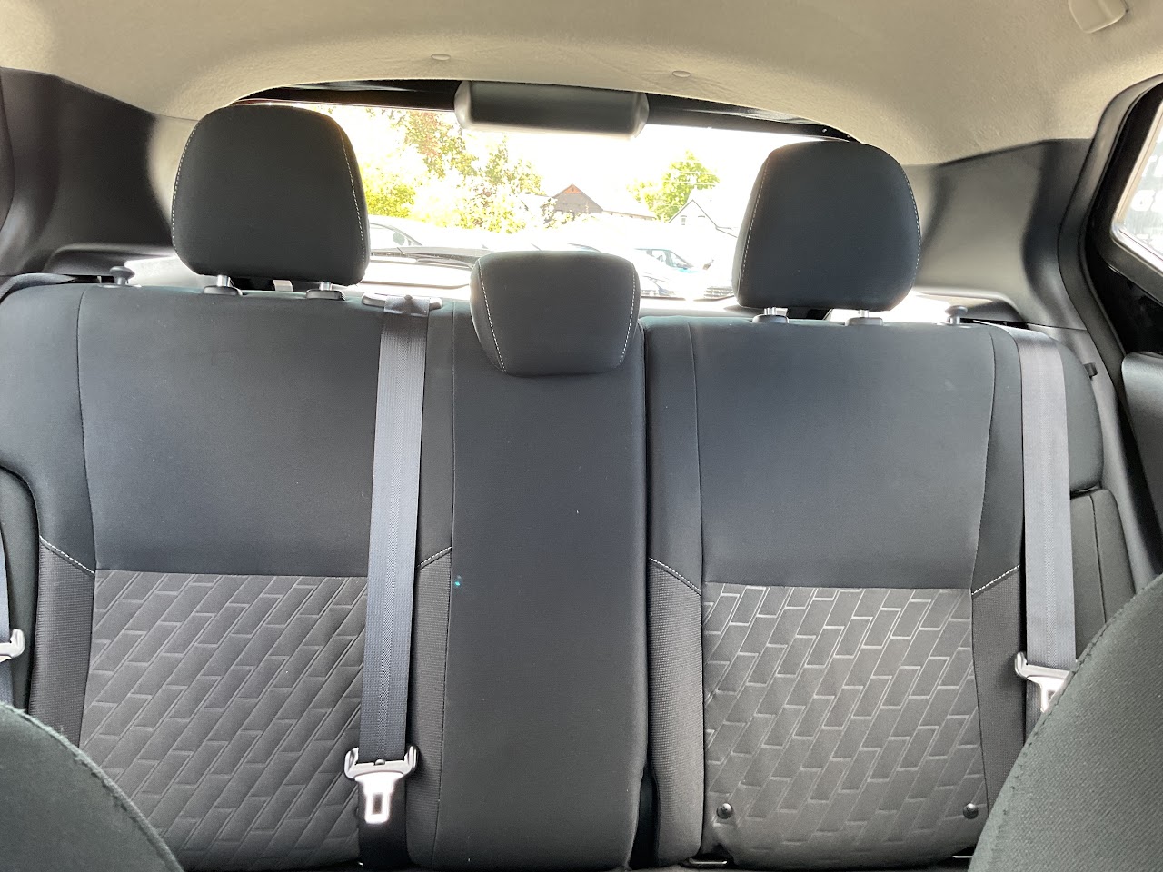 2025 Nissan Kicks Play — photo 27 of 34