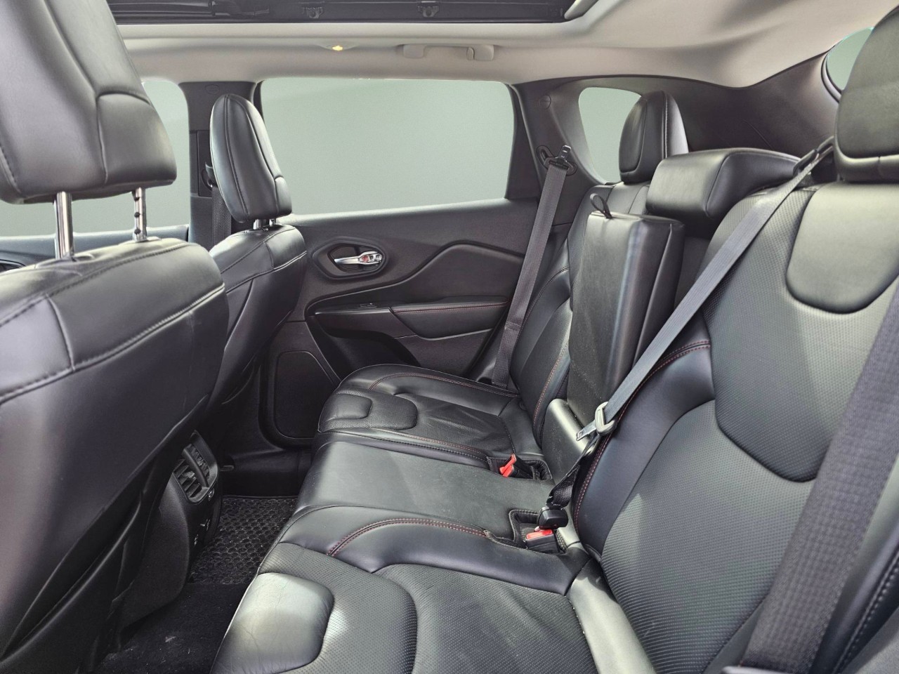 2021 Jeep Cherokee — photo 18 of 22