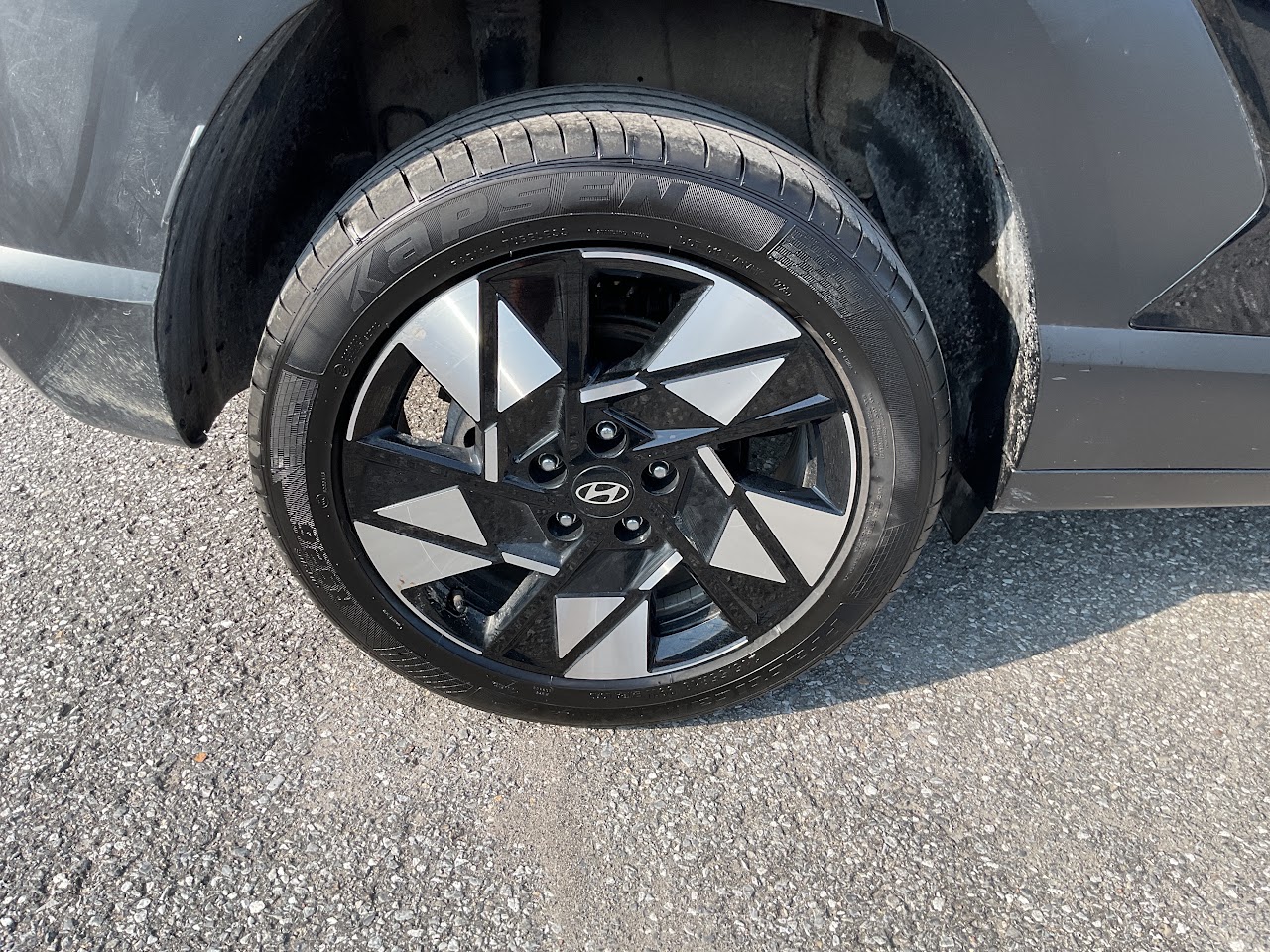 2025 Hyundai Kona — photo 13 of 34