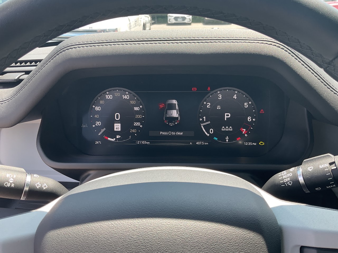 2024 Land Rover Defender — photo 27 of 34
