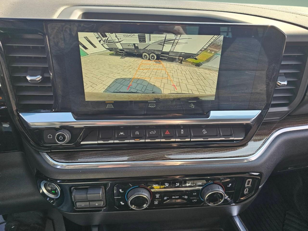2024 Chevrolet Silverado 1500 — photo 10 of 20