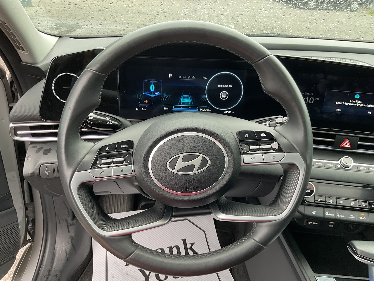 2025 Hyundai Elantra — photo 24 of 34
