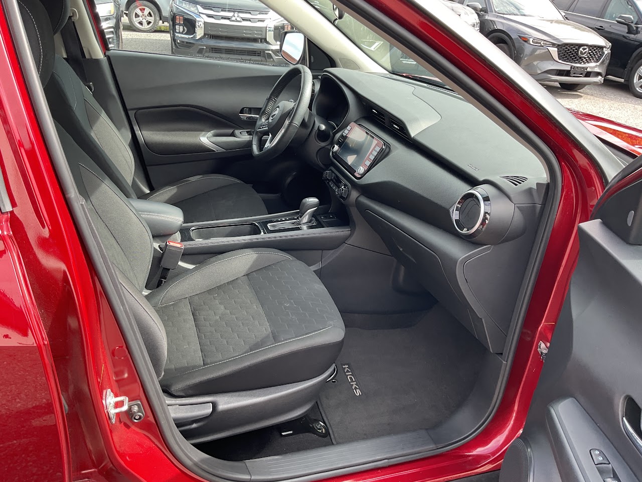 2025 Nissan Kicks Play — photo 21 of 34