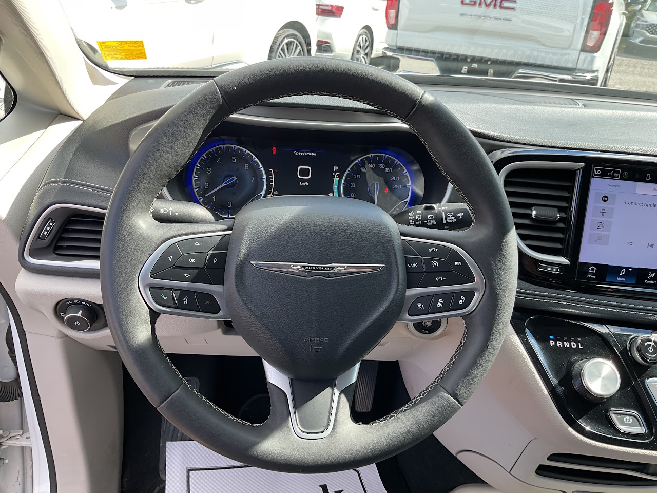 2024 Chrysler Pacifica — photo 33 of 34