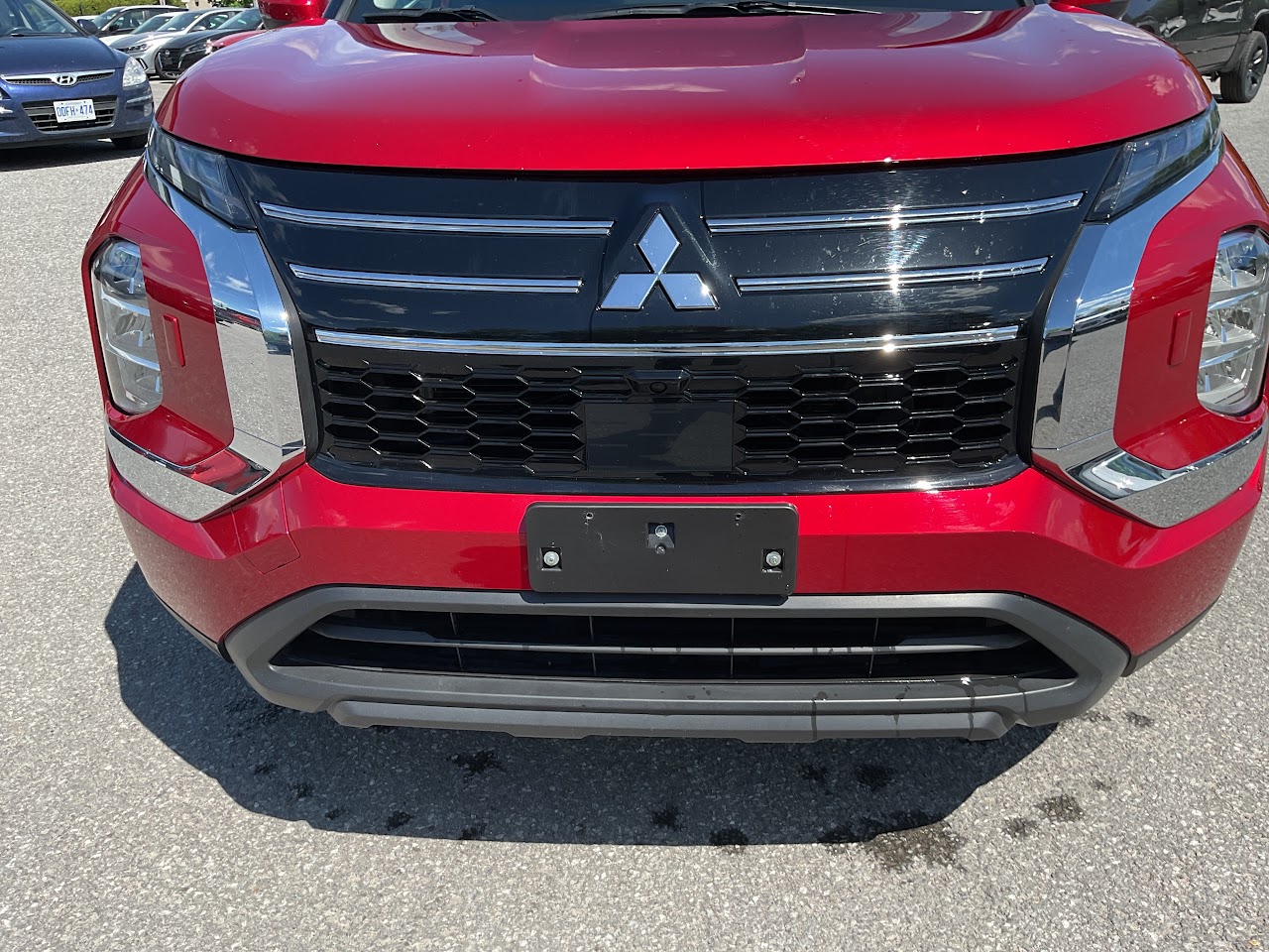 2025 Mitsubishi Outlander — photo 18 of 33