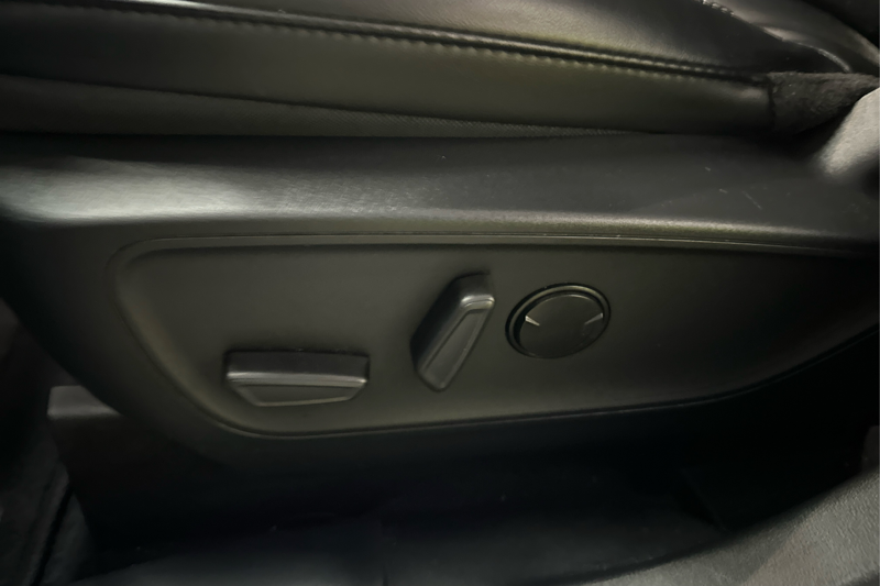 2025 Ford Escape Plug-in Hybrid — photo 27 of 28
