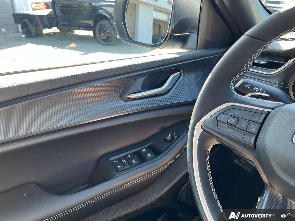 2026 Jeep Grand Cherokee — photo 17 of 25
