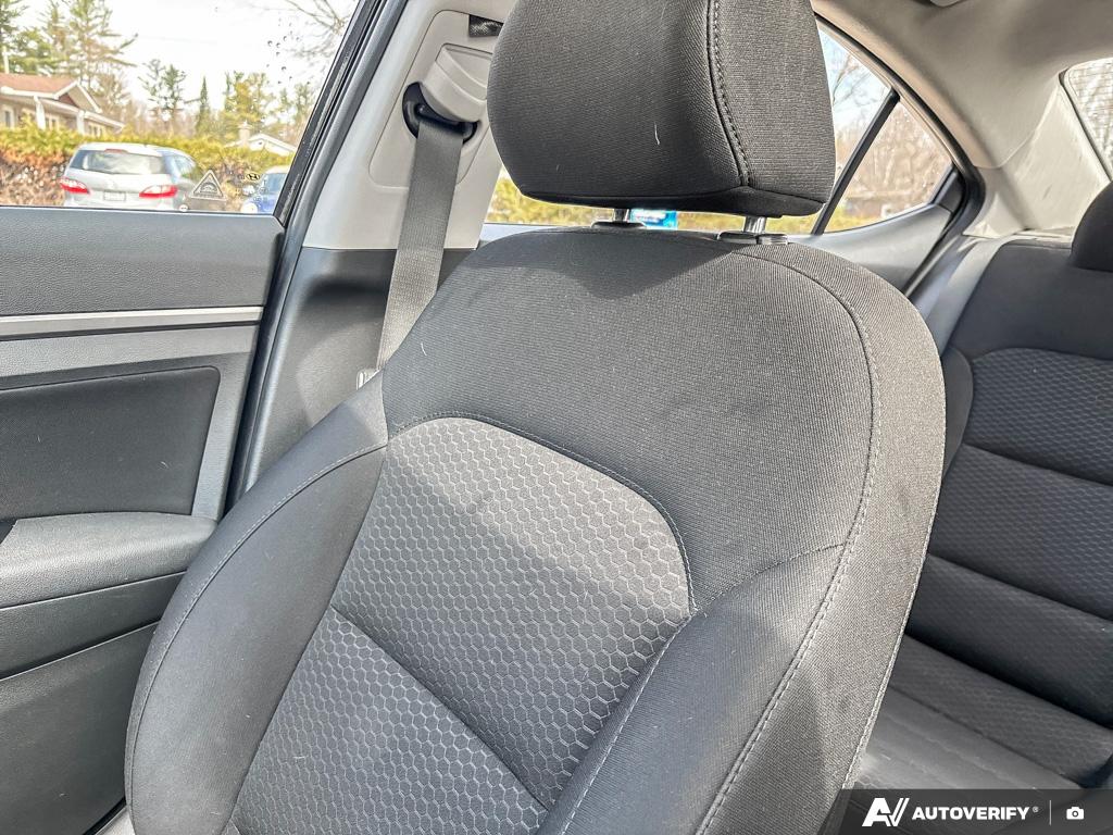 2019 Hyundai Elantra — photo 20 of 25