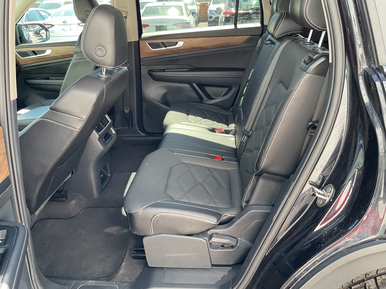 2024 Volkswagen Atlas — photo 10 of 21