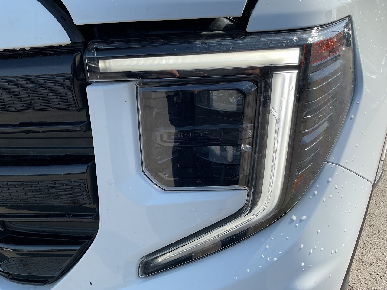 2024 GMC Sierra — photo 14 of 32