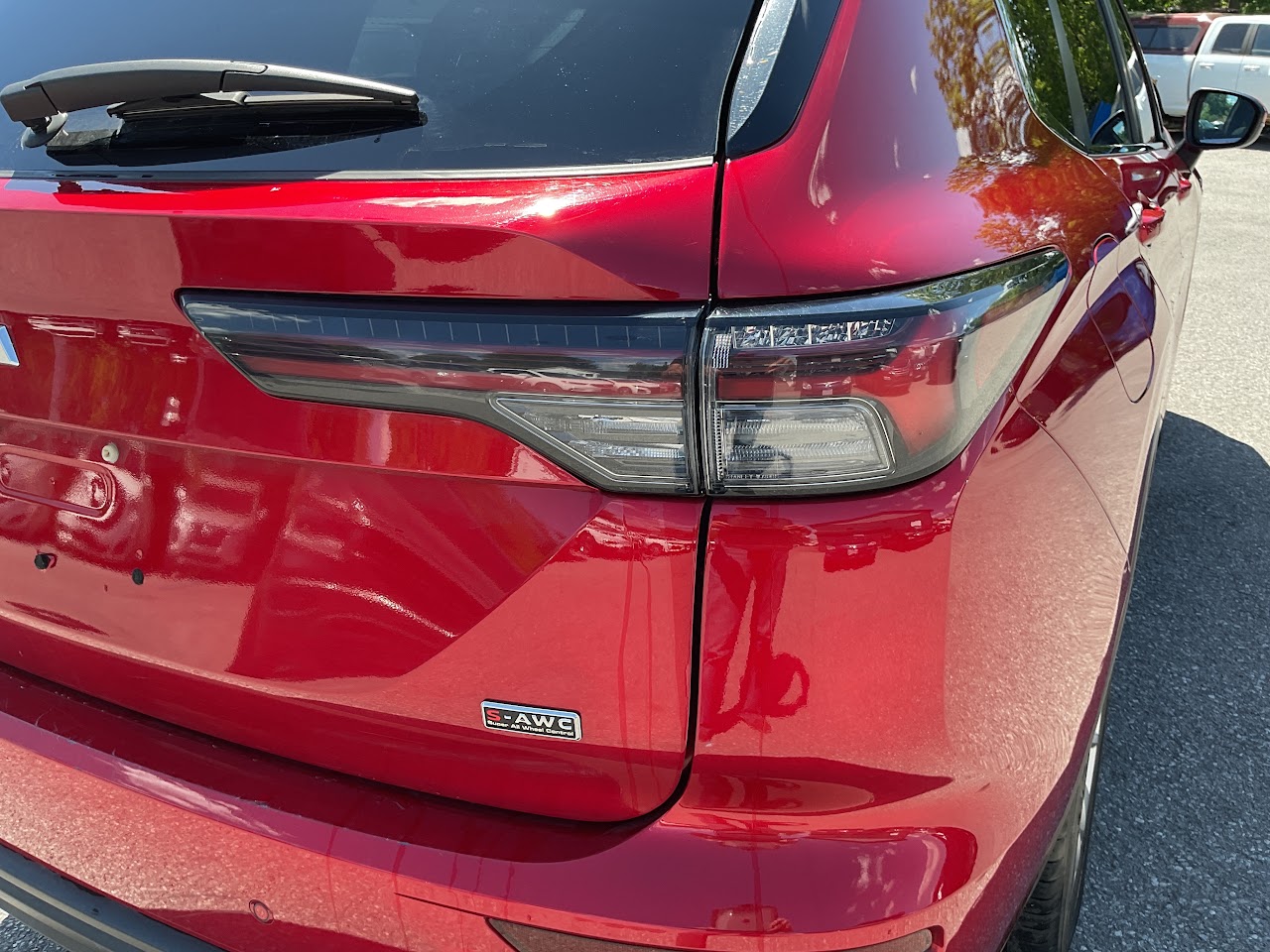 2025 Mitsubishi Outlander — photo 17 of 33