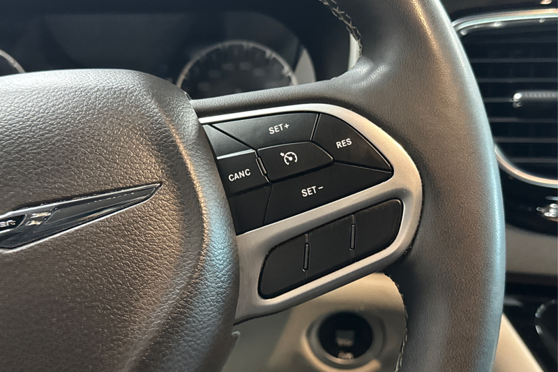 2024 Chrysler Grand Caravan — photo 30 of 34