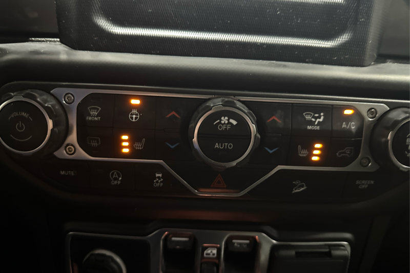 2019 Jeep Wrangler — photo 21 of 26