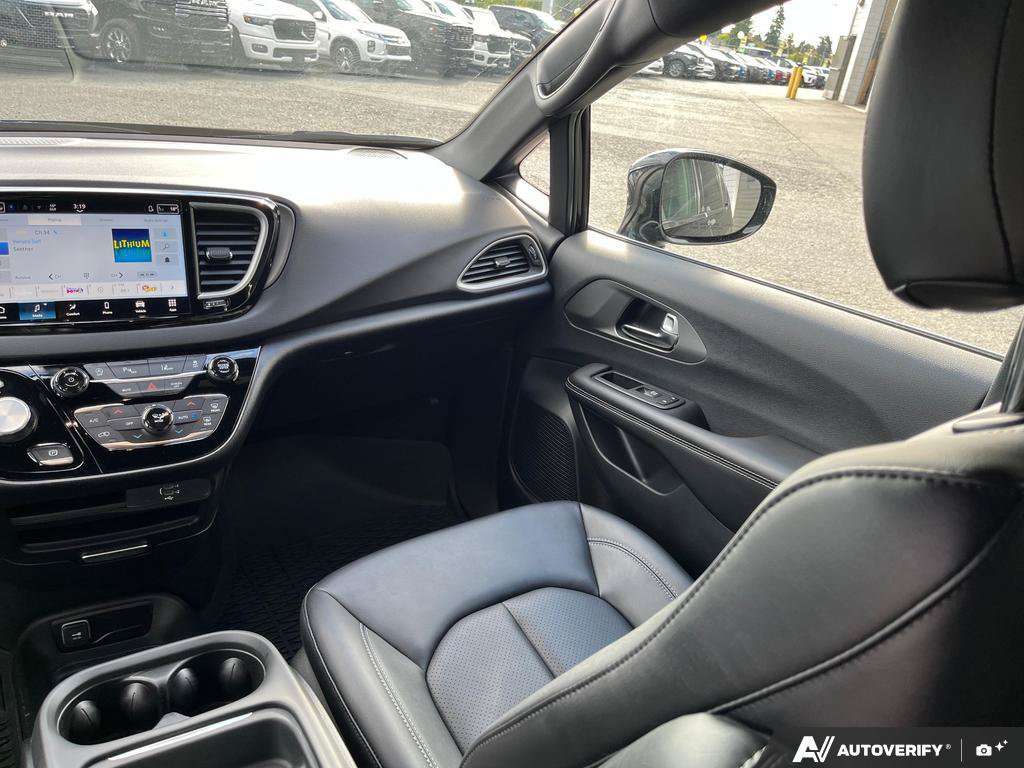 2027 Chrysler Grand Caravan — photo 25 of 25