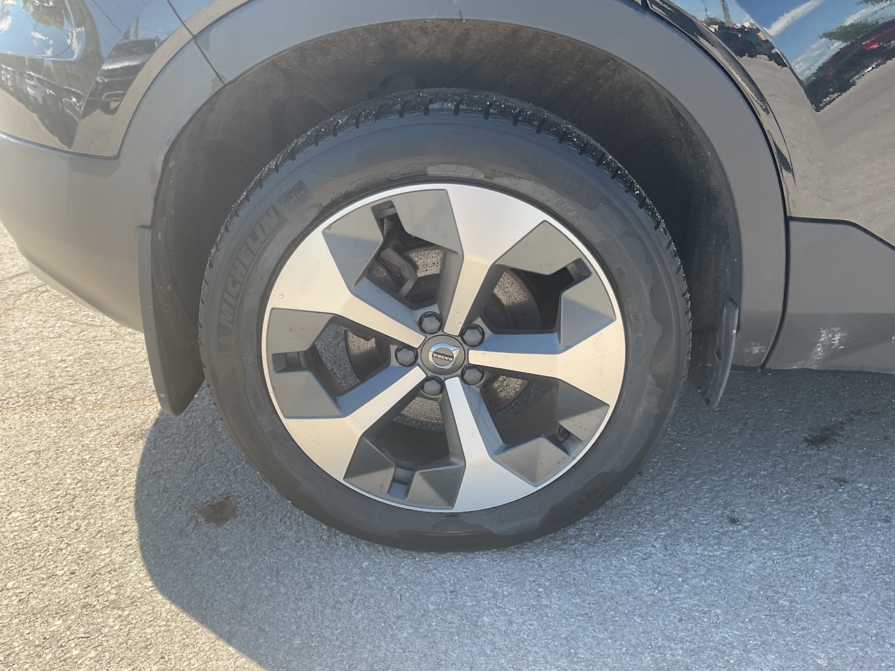2024 Volvo XC40 — photo 14 of 36