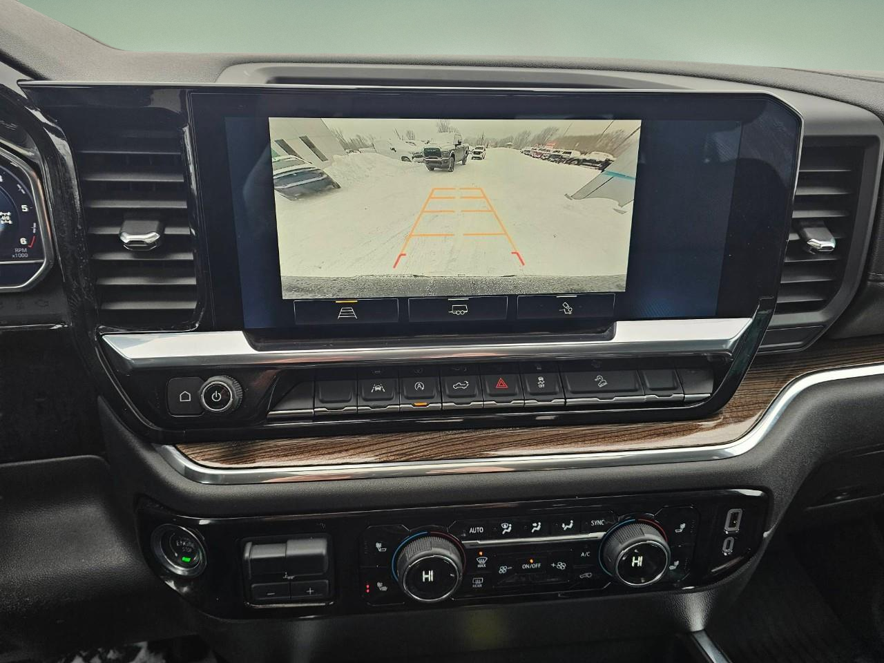 2025 Chevrolet Silverado 1500 — photo 11 of 20