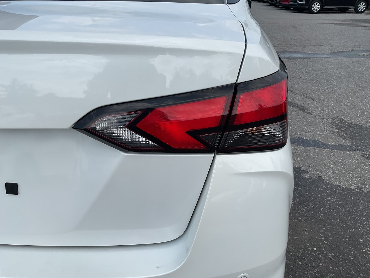 2025 Nissan Versa — photo 17 of 34