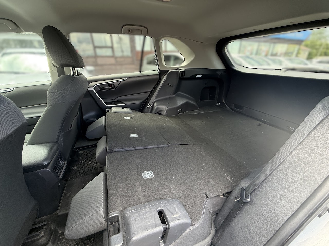 2025 Toyota RAV4 — photo 38 of 47