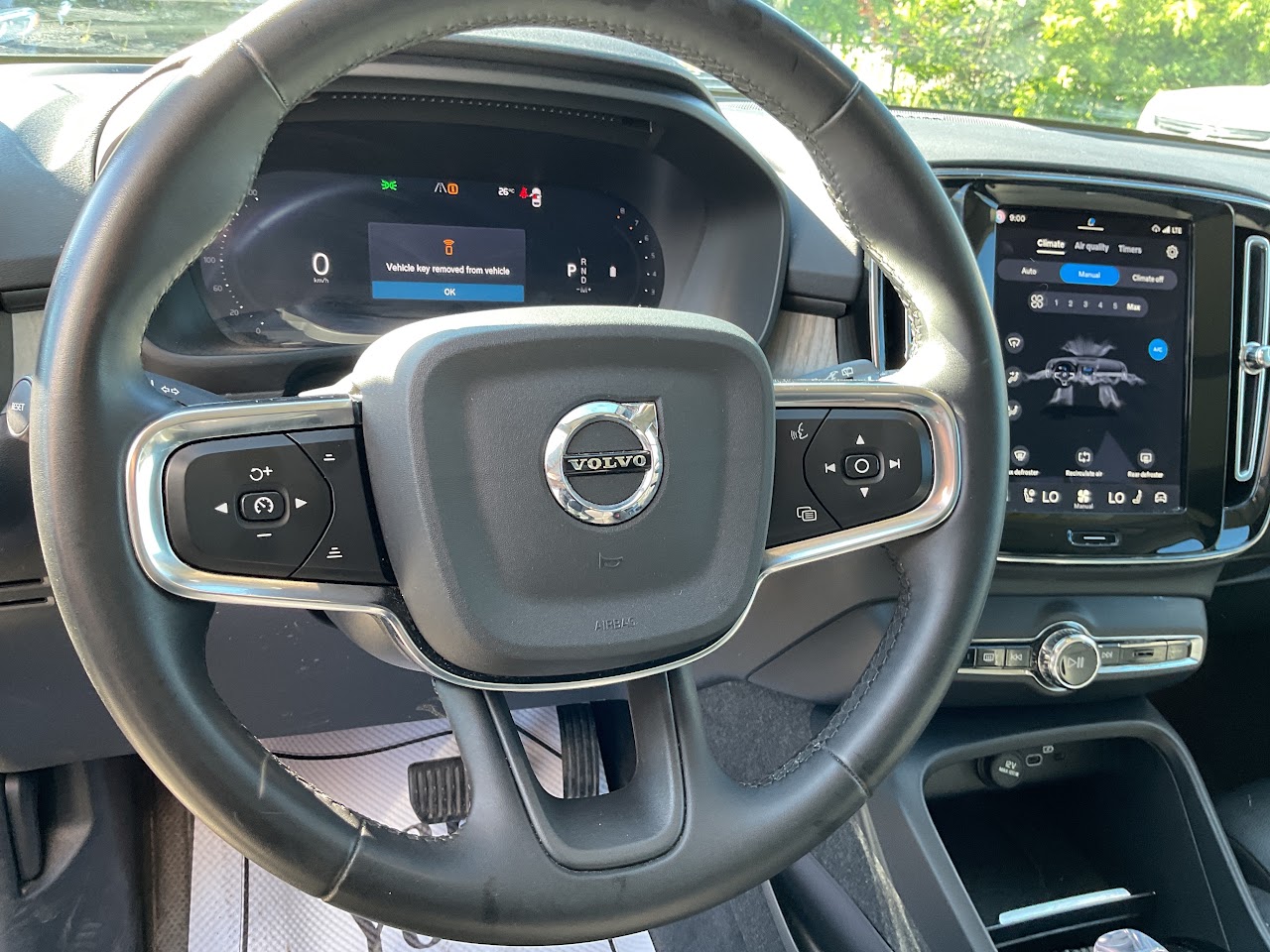 2024 Volvo XC40 — photo 26 of 34