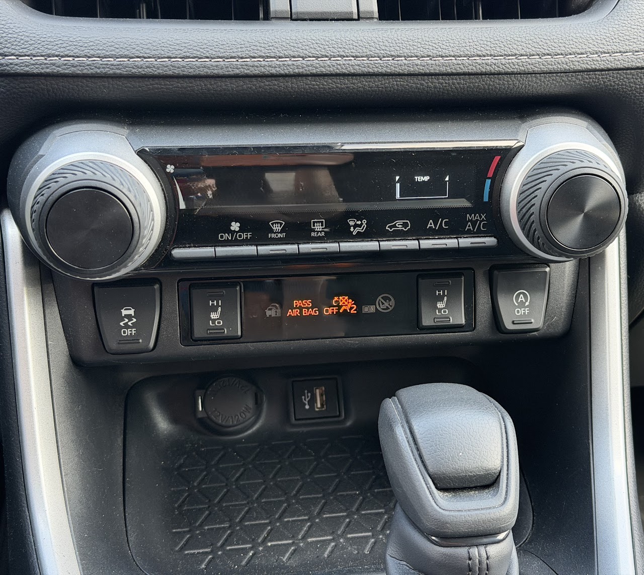 2025 Toyota RAV4 — photo 19 of 47