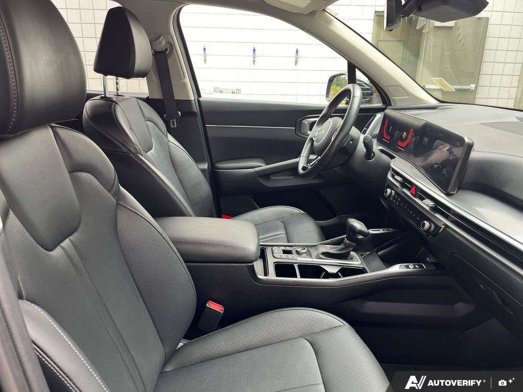2025 Kia Sorento — photo 22 of 25