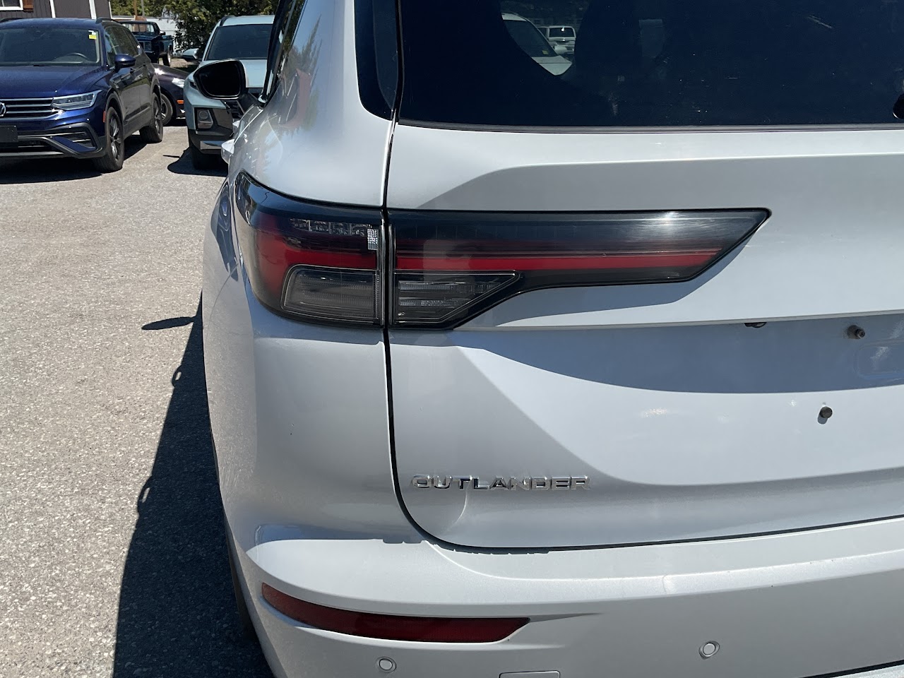 2025 Mitsubishi Outlander — photo 16 of 32