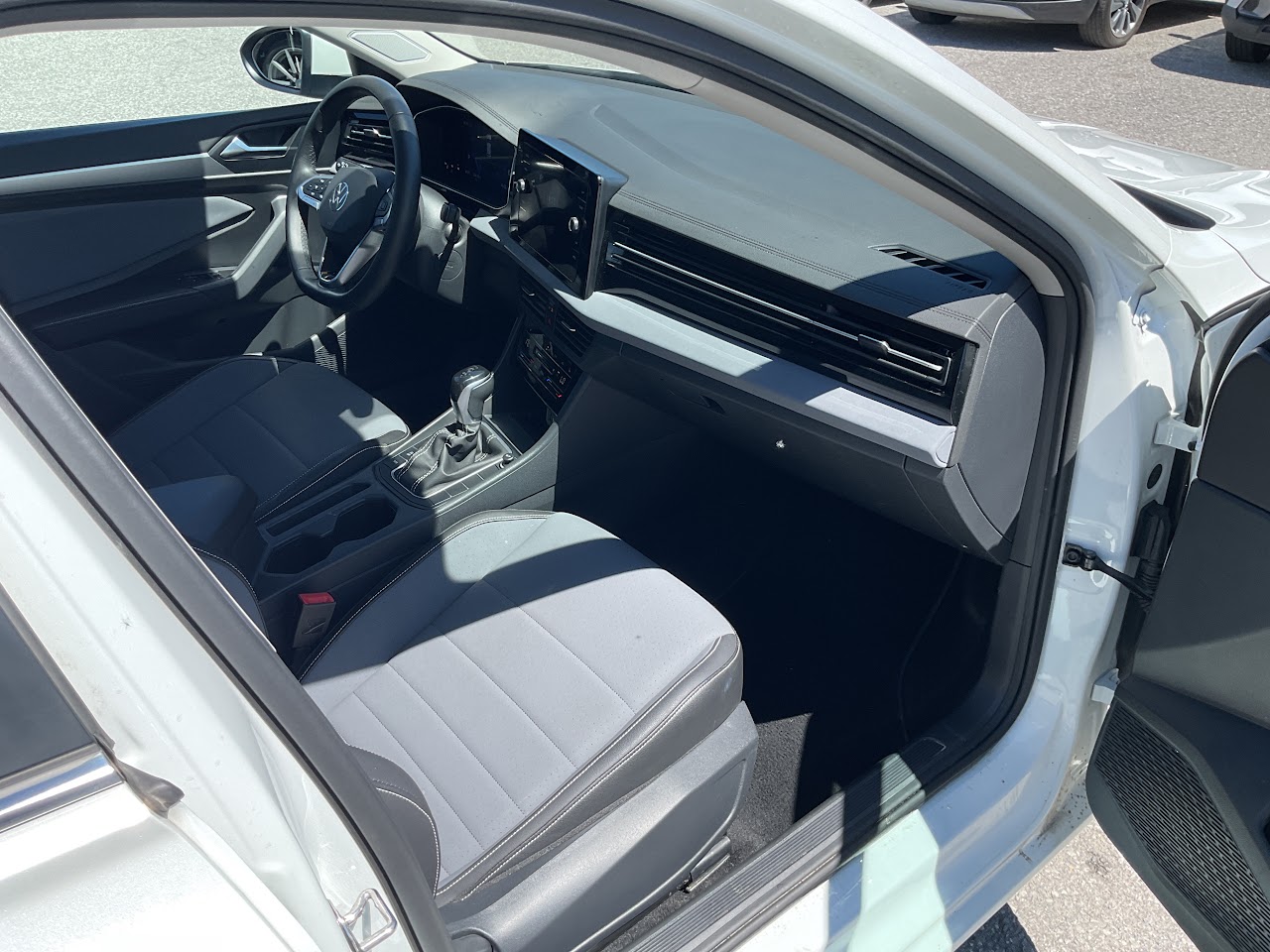 2025 Volkswagen Jetta — photo 22 of 34