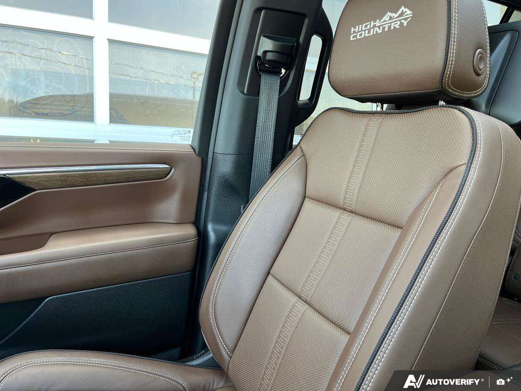 2025 Chevrolet Suburban — photo 20 of 25