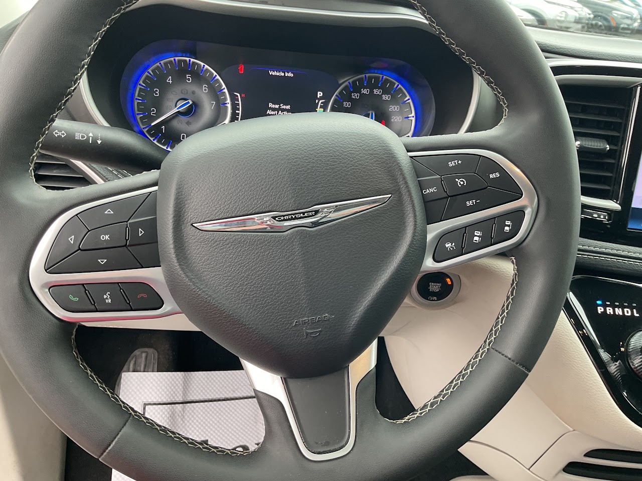 2024 Chrysler Pacifica — photo 34 of 35