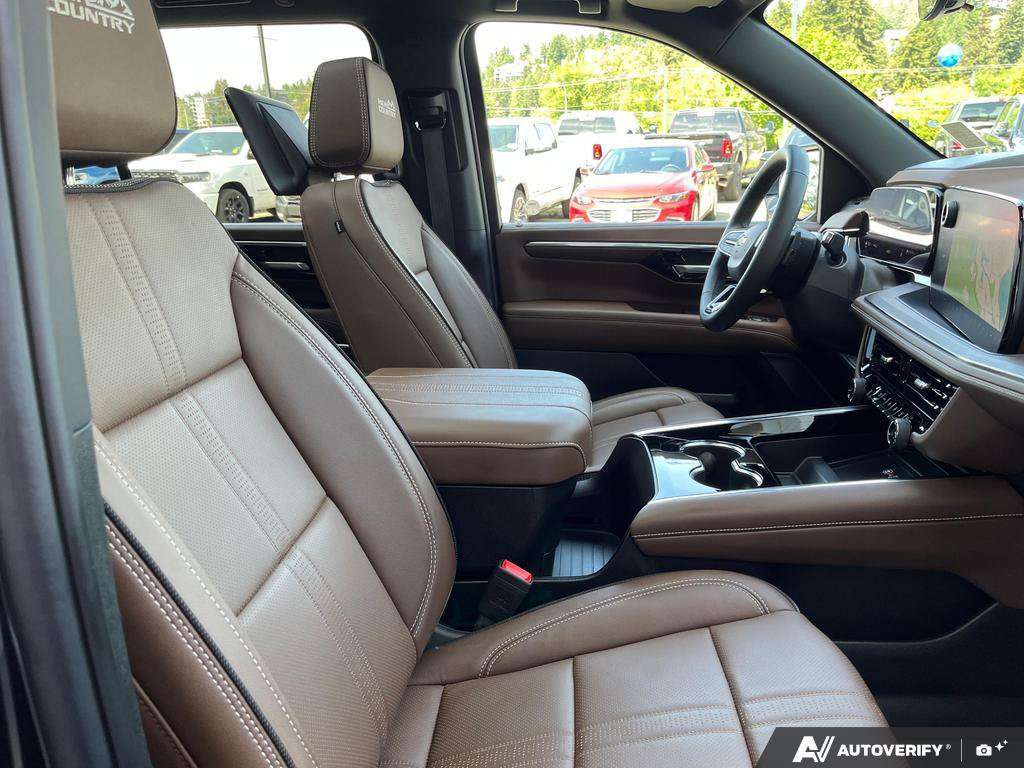 2025 Chevrolet Suburban — photo 22 of 25