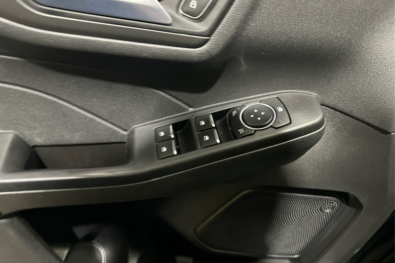 2025 Ford Escape Plug-in Hybrid — photo 26 of 28