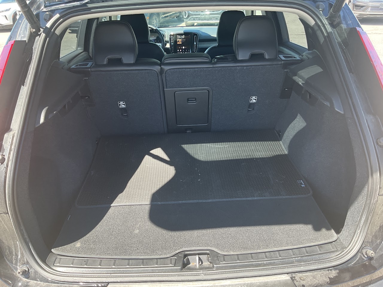 2024 Volvo XC40 — photo 36 of 36