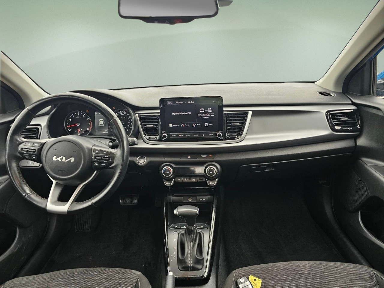 2023 Kia Rio 5-door — photo 17 of 18