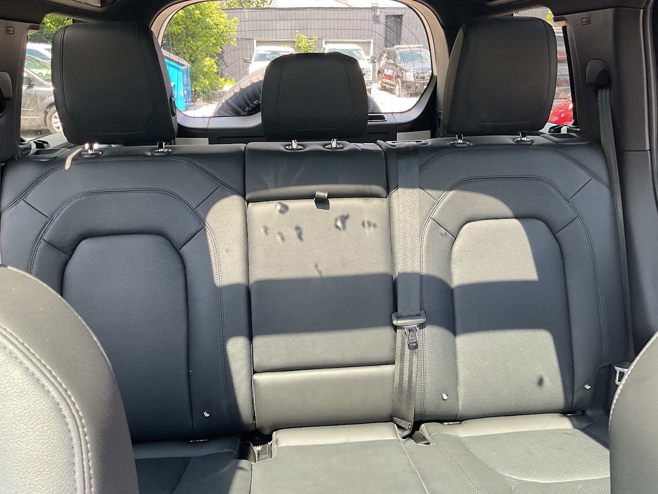 2024 Land Rover Defender — photo 25 of 34