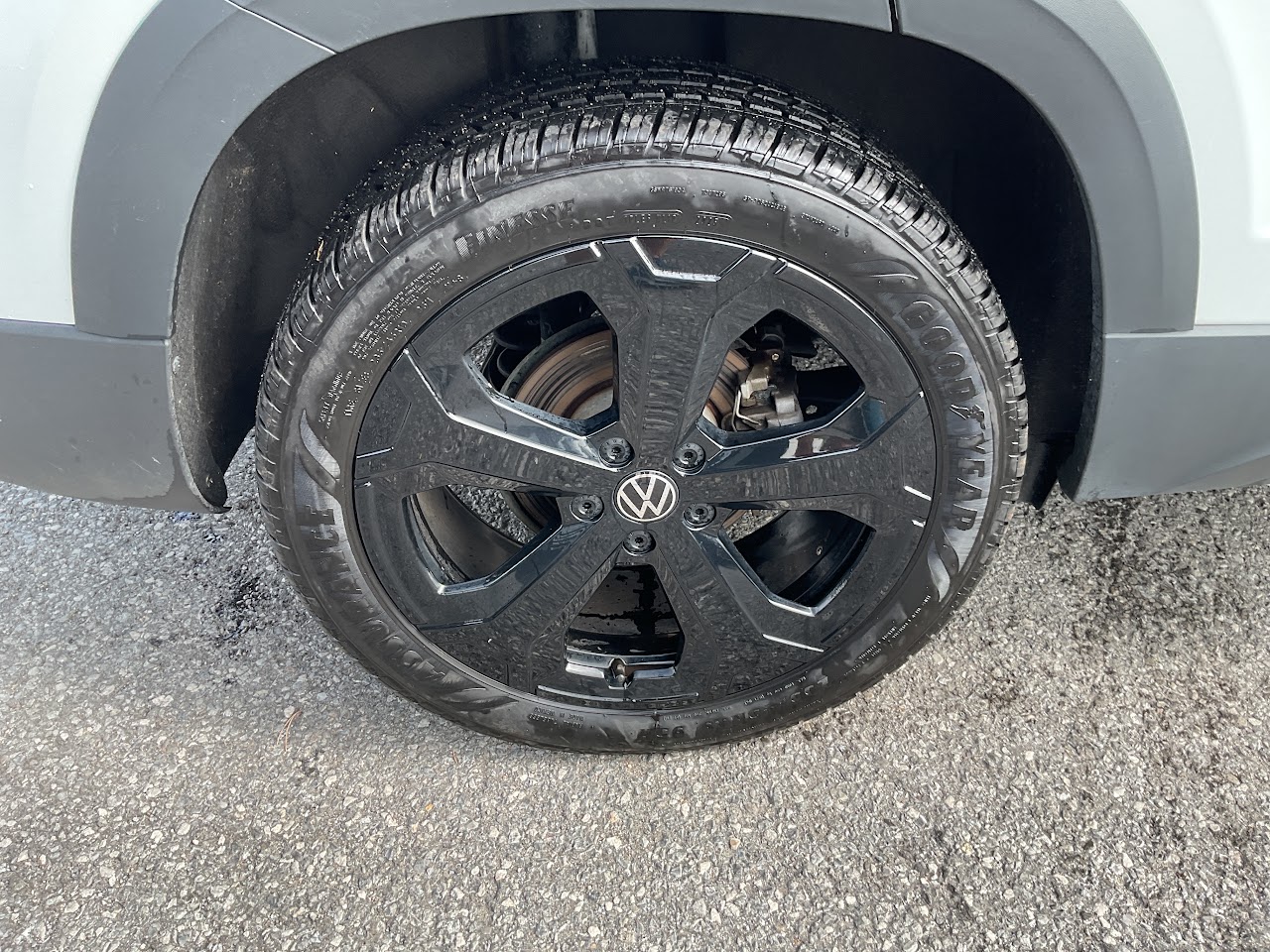 2026 Volkswagen Taos — photo 13 of 34