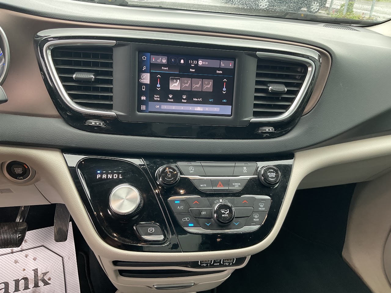 2023 Chrysler Grand Caravan — photo 28 of 34