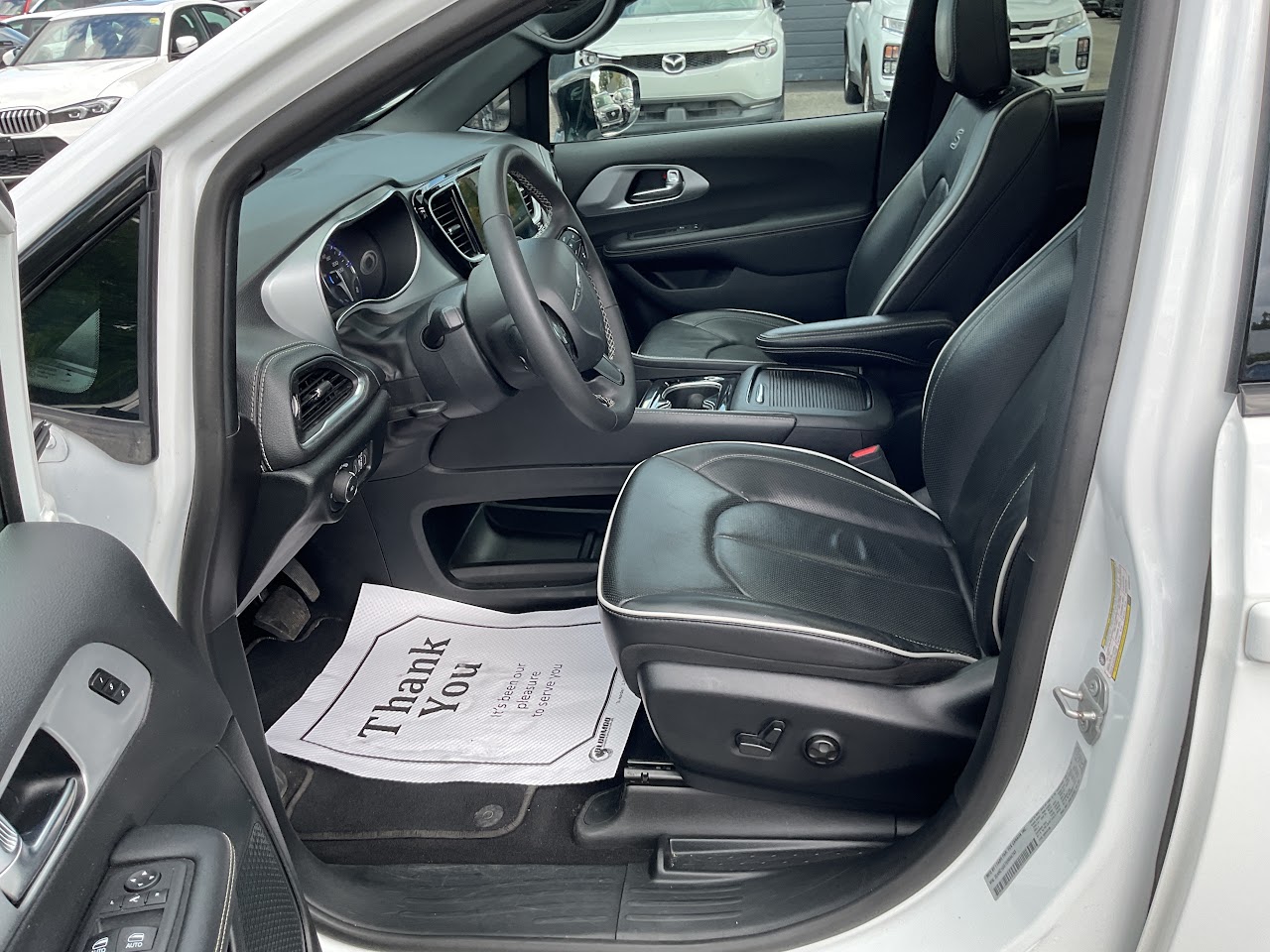 2025 Chrysler Pacifica — photo 20 of 34
