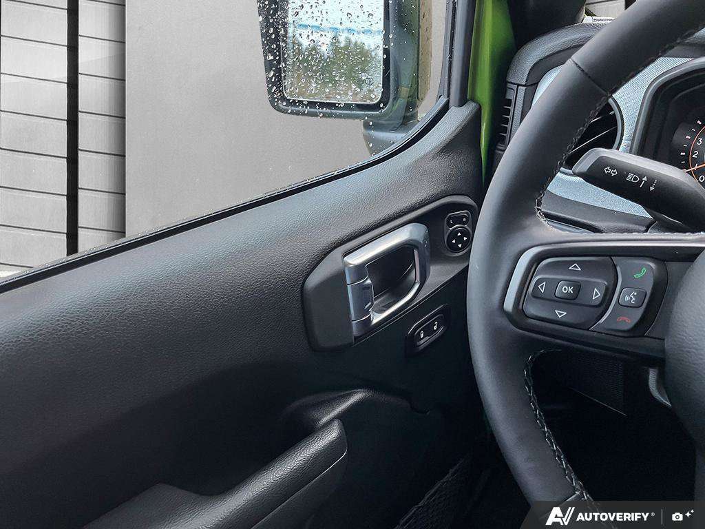 2025 Jeep Wrangler — photo 17 of 25