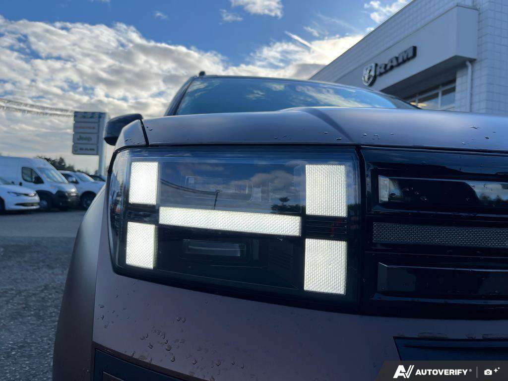2025 Hyundai Santa Fe — photo 8 of 25