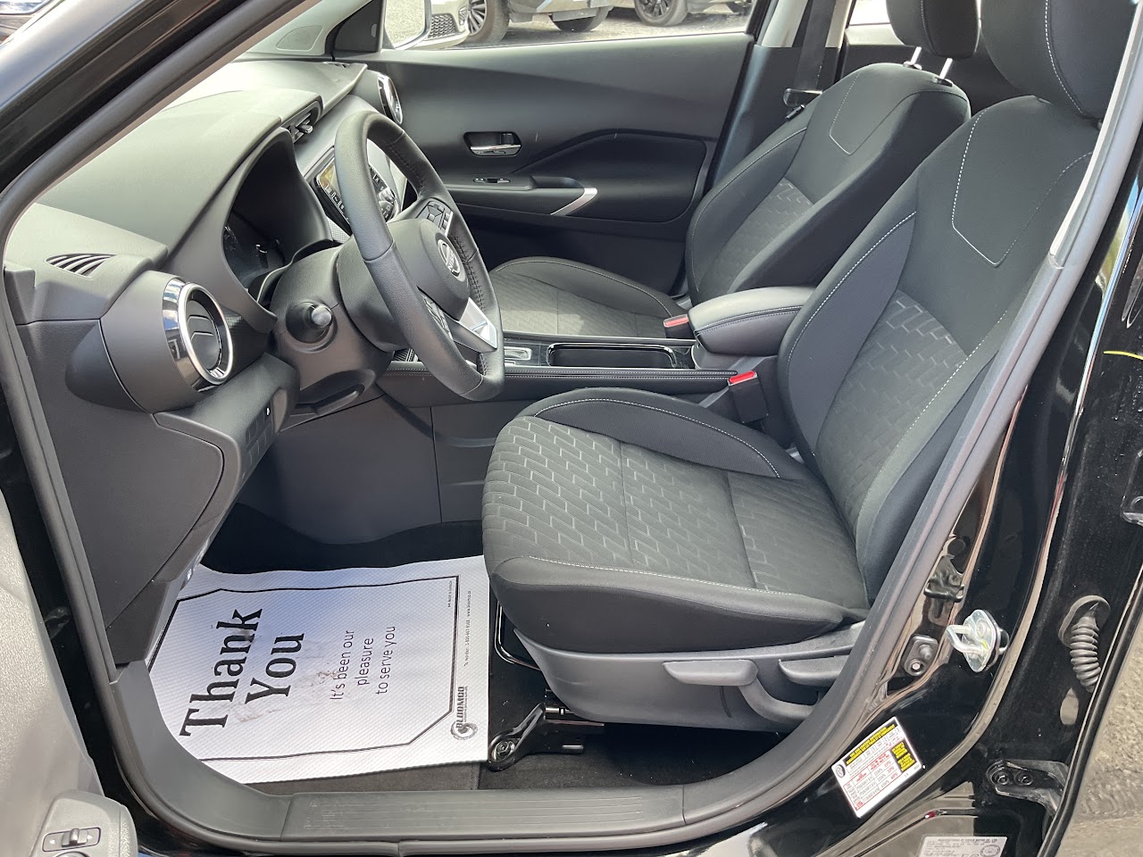2025 Nissan Kicks Play — photo 22 of 34